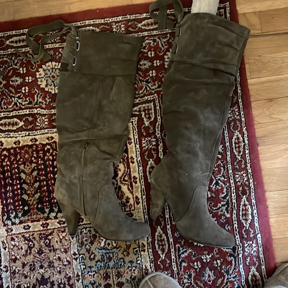 Naughty monkey over the knee boots - Picture 2 of 4